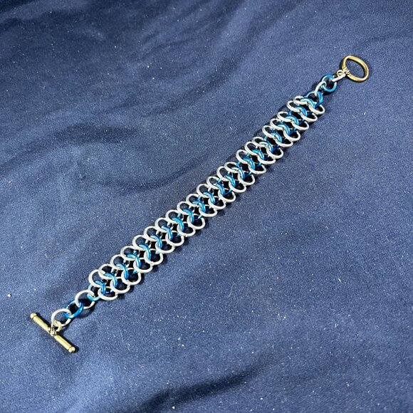 Blue & Silver 4N1 Chainmail Bracelet With Toggle Clasp - Picture 1 of 2